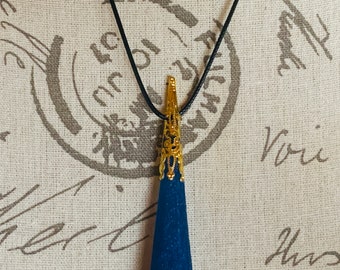 Pendulum Blue Beauty Resin Necklace
