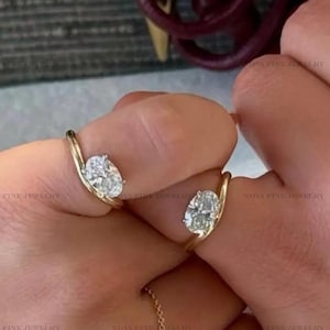 Bague de promesse auriculaire, sertie East West 1,50 carat bague de fiançailles en moissanite taille ovale, bague solitaire en moissanite, bague est-ouest, bague auriculaire