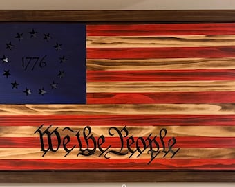 Bandera estadounidense de madera hecha a mano / Nosotros el pueblo, 1776 Arte de pared LED (36x19.5")