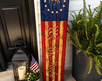 Bandera rústica de madera estilo Betsy Ross para porche / Decoración patriótica artesanal para puerta / Bandera estadounidense vertical
