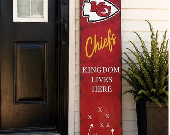 Letrero rústico de fútbol americano hecho a mano para porche o como adorno para porche de los Kansas City Chiefs Kingdom.