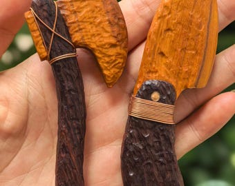 Mini decorative wooden axe or knife – customizable handcrafted miniature sculpture, gift for men, collectible – Customizable