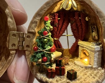 Miniature Christmas House in a Walnut Shell – Unique Christmas Decoration – Handmade Miniature Dollhouse – Customizable Gift