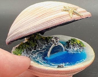 Personalized seashell ring box, romantic setting for engagements, ocean-themed marriage proposals, 1 or 2 rings, beach wedding, handmade