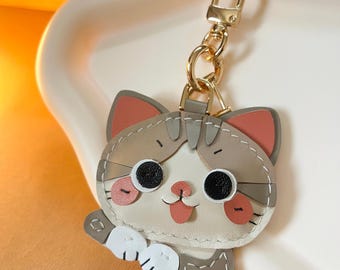 Handmade full-grain leather cat keychain, customizable bag charm, phone or car key pendant, rearview mirror hanger
