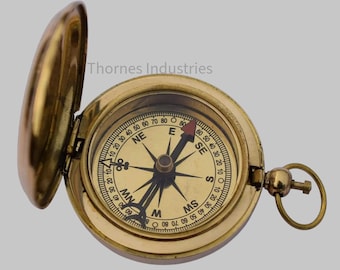 Bússola de bolso vintage em latão com tampa de botão – Bússola de navegação marítima antiga para decoração náutica.