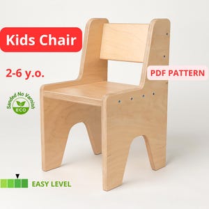 Può includere: Sedia per bambini in legno chiaro con schienale. L'immagine mostra le parole "Kids Chair" e "2-6 y.o." in rosso. La sedia è in legno levigato ed è un progetto di "livello facile". È visibile anche il testo "PDF PATTERN".