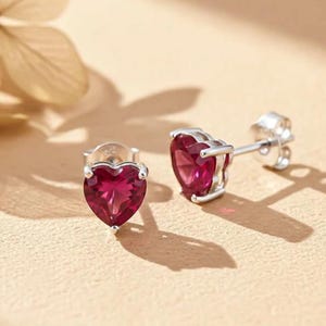 Elegante solitario a forma di cuore con rubino rosso da 6 carati in argento sterling 925 - Bellissimo look con grande brillantezza