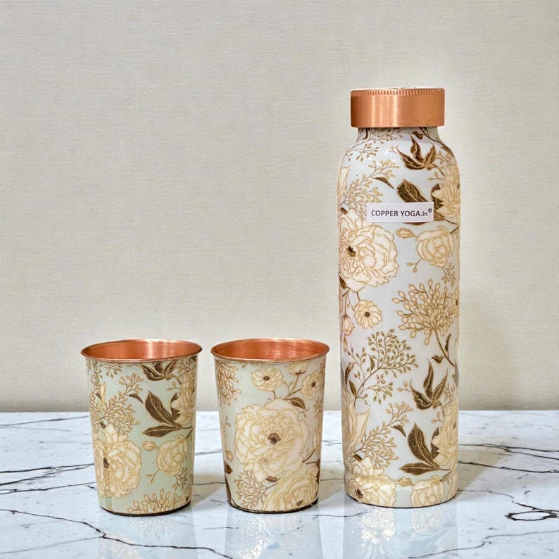 Juego de botellas de cobre puro con estampado floral esmaltado. Bottle + 2 Cups
