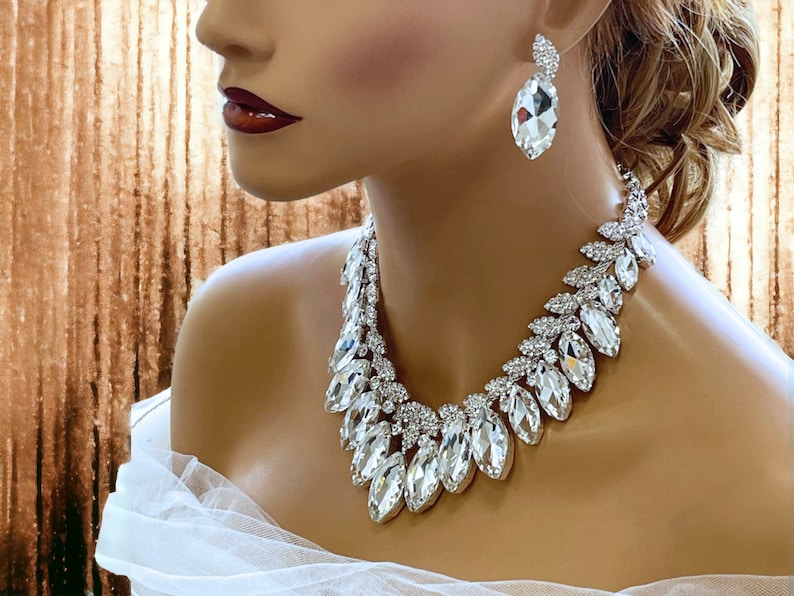 Elegant Jewelry Set for Bride, Chunky Crystal Necklace Earrings for Wedding Glamour, Perfect Bridal Shower Gift, Birthday Gift Silver