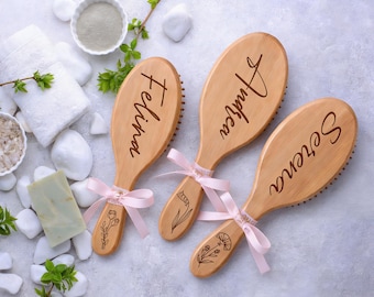 Personlig hårborstekam i trä, graverat namn, brudtärnepresent