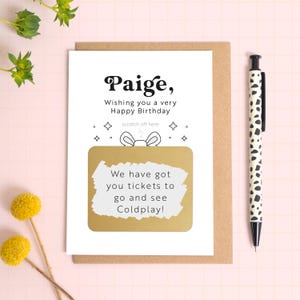 Carte à gratter d'anniversaire - Carte cadeau personnalisée à gratter & Révéler - Carte d'anniversaire surprise - Révélation des fêtes - Billets de concert - Anniversaire d'une étape importante