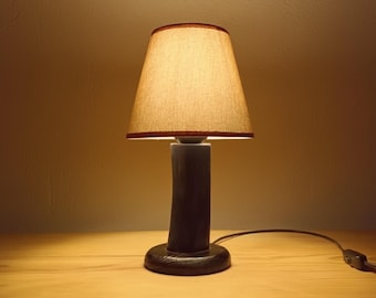 Lampe de table en bois brûlé | Lampe de bureau rustique faite main en bois | Lampe de chevet