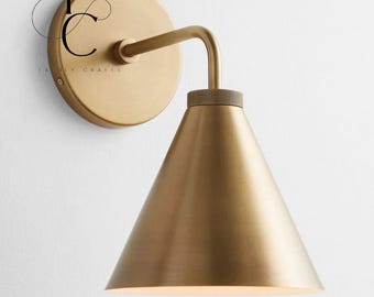Aplique de parede com cúpula cônica de latão | Luminária moderna para banheiro