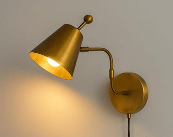 Luminária de parede moderna em latão, arandela cônica ajustável, luminária minimalista para quarto, iluminação de meados do século XX
