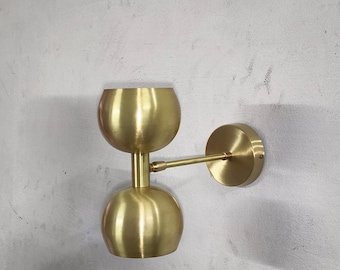 Aplique de parede duplo em latão, estilo moderno de meados do século XX, luminária minimalista italiana Stilnovo.