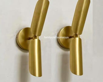 Aplique de parede de 2 braços em latão escovado: luminária moderna de meados do século XX