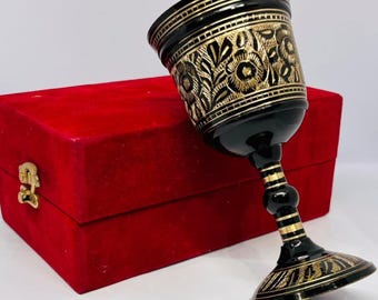 Taça de vinho decorativa em latão, cálice de comunhão feito à mão, cálice real vintage com caixa de armazenamento em veludo.