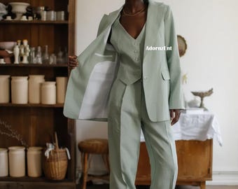 Traje de 3 piezas de lino verde salvia con chaqueta recta, chaleco y pantalón palazzo