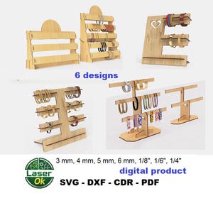 Peut inclure: Plusieurs présentoirs à bijoux en bois, avec six modèles différents. Les présentoirs sont conçus pour présenter des bracelets. Le texte de l'image indique "6 designs" et "digital product".