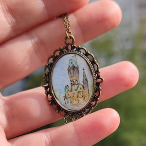 Collana in miniatura con acquerello della Chiesa commemorativa dell'Imperatore Guglielmo