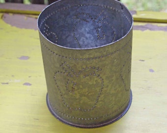 PUNCHED TIN YANKEE CANDLE HOLDER Sturbridge Pierced Jar Keeper in 3 Finishes USA 