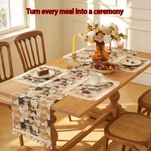 Puede incluir: Un juego de tres tazas de cerámica con un acabado mate moteado. Las tazas son de color crema, gris claro y gris oscuro. Cada taza tiene un diseño simple y minimalista y un asa redondeada.