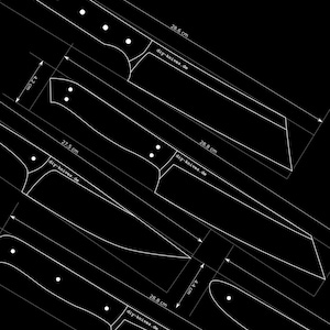 Op de afbeelding: Witte omtrekdiagrammen van verschillende messen op een zwarte achtergrond. Afmetingen in centimeters zijn inbegrepen, waarbij het langste mes 28,8 cm meet. De website diy-knives.de is ook zichtbaar.