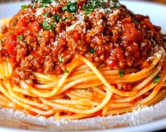 Receta de espaguetis cremosos con mantequilla de ajo, pasta boloñesa con carne, comida italiana reconfortante (descarga digital)