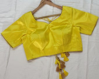 Camicetta in raso giallo limone, scollo a cuore, top Latkan fatto a mano