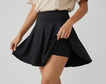 Gonna-pantaloncino svasata moderna con pantaloncini incorporati – Stile skater a vita alta