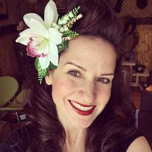 Die Royal Hawaiianische Orchideen-Haarspange für Oasis Luau Caliente VLV Luau