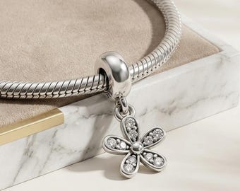 Nuevo y deslumbrante dije colgante de margarita, dije de flor de plata, un símbolo de afecto.