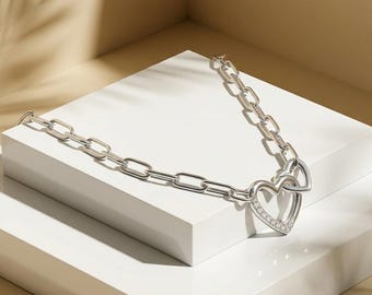 Collar minimalista de plata con forma de corazón infinito y cadena de eslabones tipo clip con circonitas cúbicas, 50 cm.