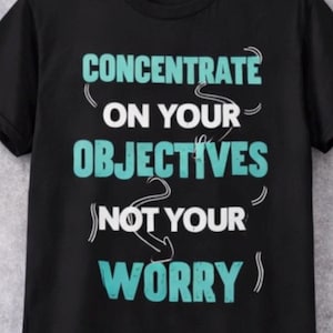 Camiseta "Concéntrate en tus objetivos" – Cita motivacional sobre el enfoque – Camiseta gráfica unisex