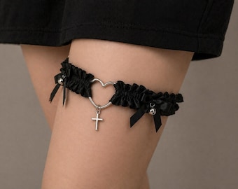 Podwiązka do uda w stylu gotyckim z zawieszką w kształcie serca w kolorze srebrnym, podwiązka do nogi z koronką z falbanką, podwiązka w stylu gotyckim z kokardą, prezent w stylu punkowym