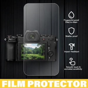Könnte beinhalten: Eine schwarze Digitalkamera mit angebrachtem Displayschutz. Der Bildschirm zeigt eine Landschaftsszene. Das Bild enthält den Text "Fingerprint-proof, Easy to clean, Shatter-proof, Impact Resistant, Smooth touch & unrivaled sensitivity, FILM PROTECTOR."