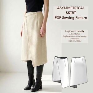 Puede incluir: Falda asimétrica beige, con botas negras. El texto "ASYMMETRICAL SKIRT PDF Sewing Pattern" es visible. El patrón es apto para principiantes y está disponible en tallas XS-XXXL. Es un patrón de costura en PDF.