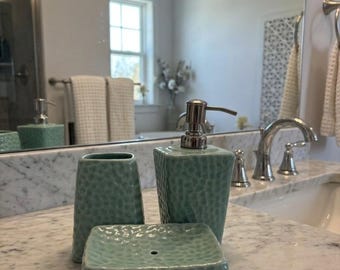 Ceramic bathroom accessory set