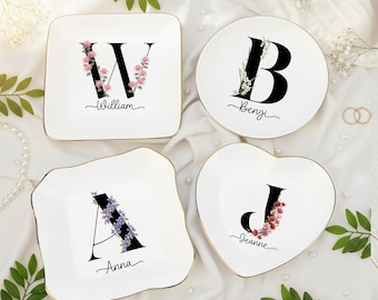 Plato para anillos con inicial personalizada, bandeja para joyas con flores de nacimiento, plato para baratijas con letras personalizadas, regalo con monograma para ella, regalo para dama de honor, plato con nombre