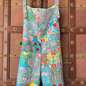 Tuta hippie in cotone patchwork fatta a mano, salopette a gamba larga, colori assortiti e toppe uniche