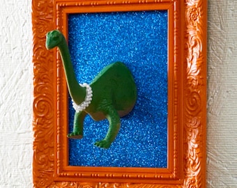 Cuadro decorativo de pared con diseño de dinosaurio disco – Decoración retro hecha a mano con técnica mixta