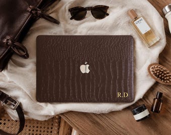 Custom Coffee Crocodile Leather MacBook Case,Gold Lettering Macbook Cover with For MacBook Pro 14 16, M3 Air 13 15 Neo A18 Laptop Shell