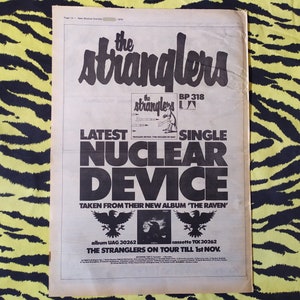 Original reklam/affisch för The Stranglers On Tour från 1979, sällsynt vintageaffisch "NuclearDevice" Ramones, Sex Pistols, The Clash, Damned, Buzzcocks