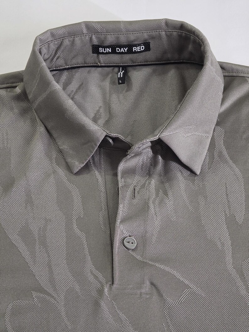 Sun Day Red Tiger Woods Camo Golf Polo - Grey Tan - Large image 2