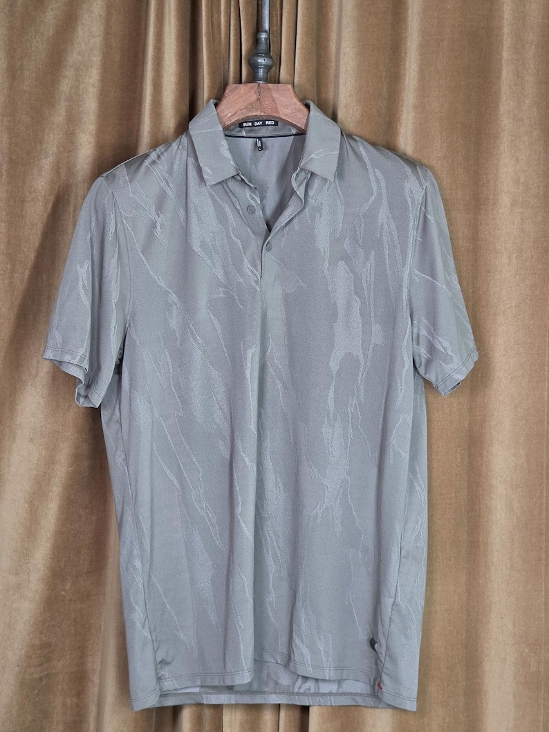 Sun Day Red Tiger Woods Camo Golf Polo - Grey Tan - Large image 1