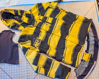 DC Shoes Servo Snowboard Jacket - 15K Waterproof- Integrated Mask & Powder Skirt