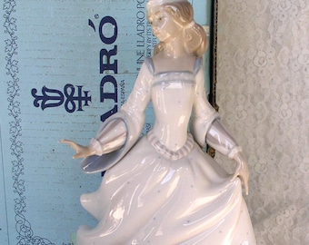 Lladro Cinderella Figurine #4828 – Rare 1972 Glazed Porcelain Mint