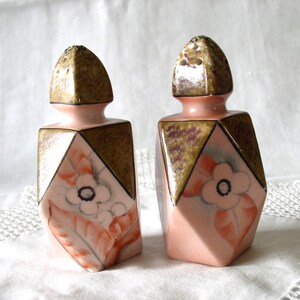 Salt and Pepper Vintage Shakers Pink and Brown Shakers from Japan....Diamond Shaped Vintage Shakers