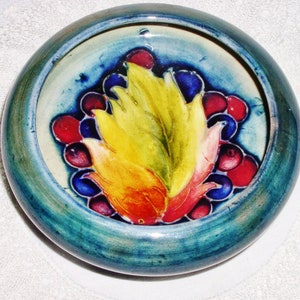 Moorcraft Pottery - Leaf And Berry Cupped Bowl